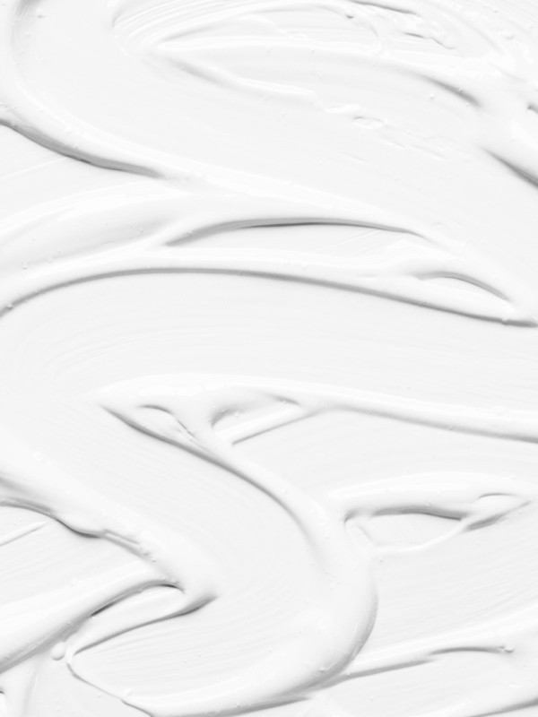 Un soin 4 en 1 qui réduit les imperfections et désincruste les pores