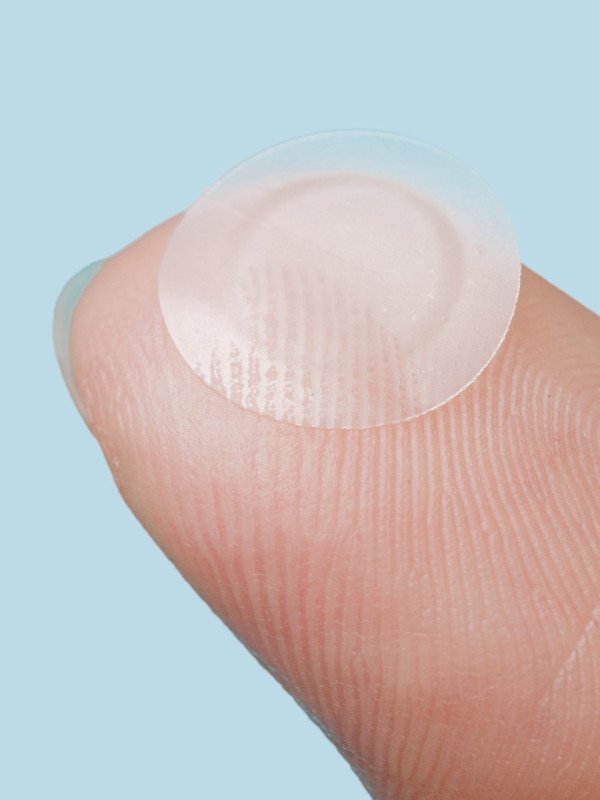 Invisible, HYFAC anti-blemishes patches dry out and reduce inflamed pimples in just one night
