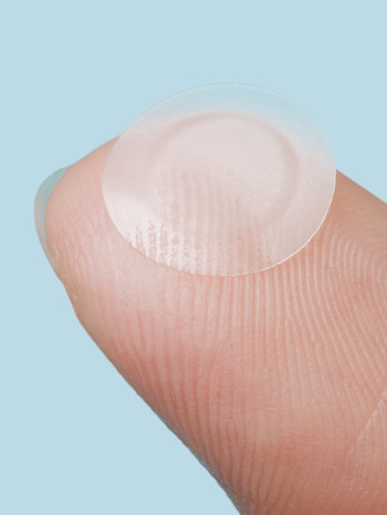 Invisibles, les patchs anti-imperfections HYFAC assèchent et réduisent les boutons inflammatoires en 1 nuit seulement
